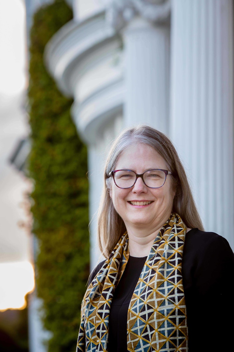 Dr Kelly Sloan